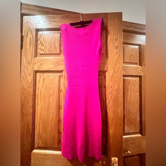 Olive & Oak - Intense Magenta Ribbed Sleeveless Midi Dress - Picture 11 of 13